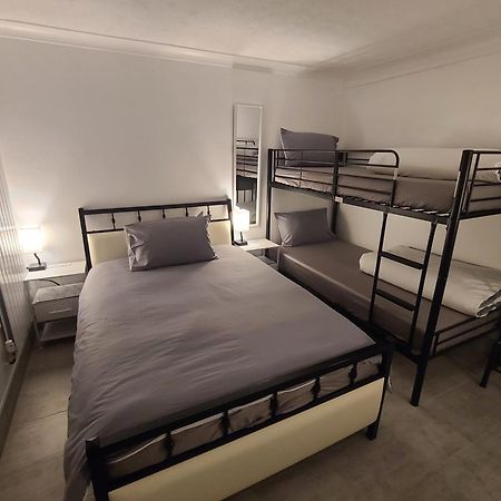 Roomz-Gatwick-London-Airport Parking-Travel Service Ifield Bagian luar foto