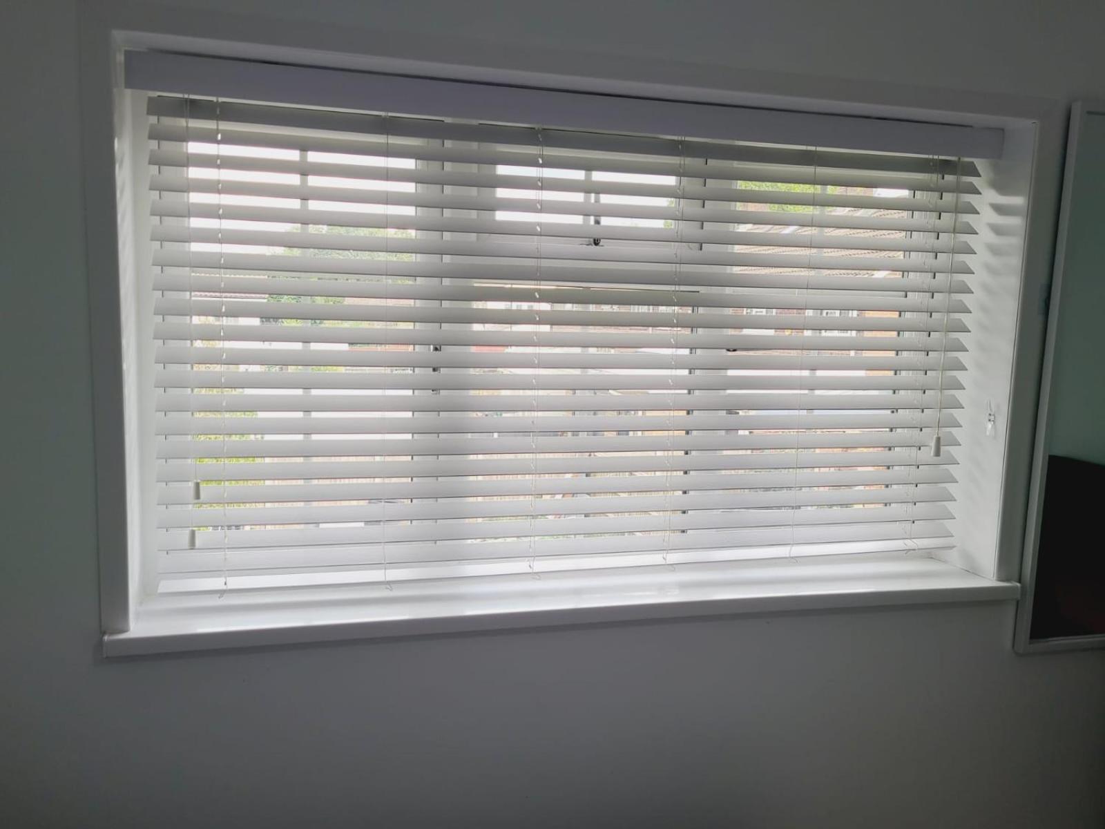 Roomz-Gatwick-London-Airport Parking-Travel Service Ifield Bagian luar foto