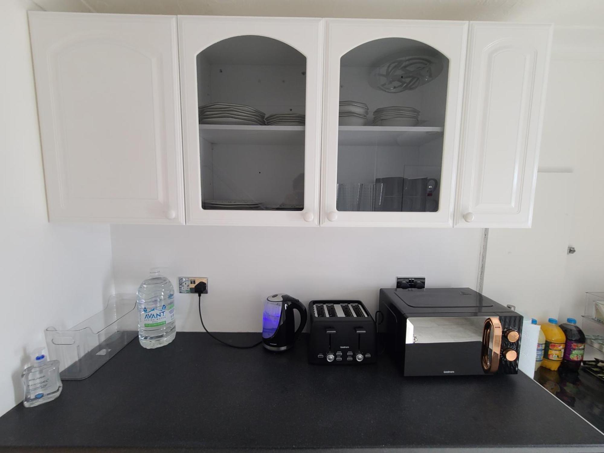 Roomz-Gatwick-London-Airport Parking-Travel Service Ifield Bagian luar foto