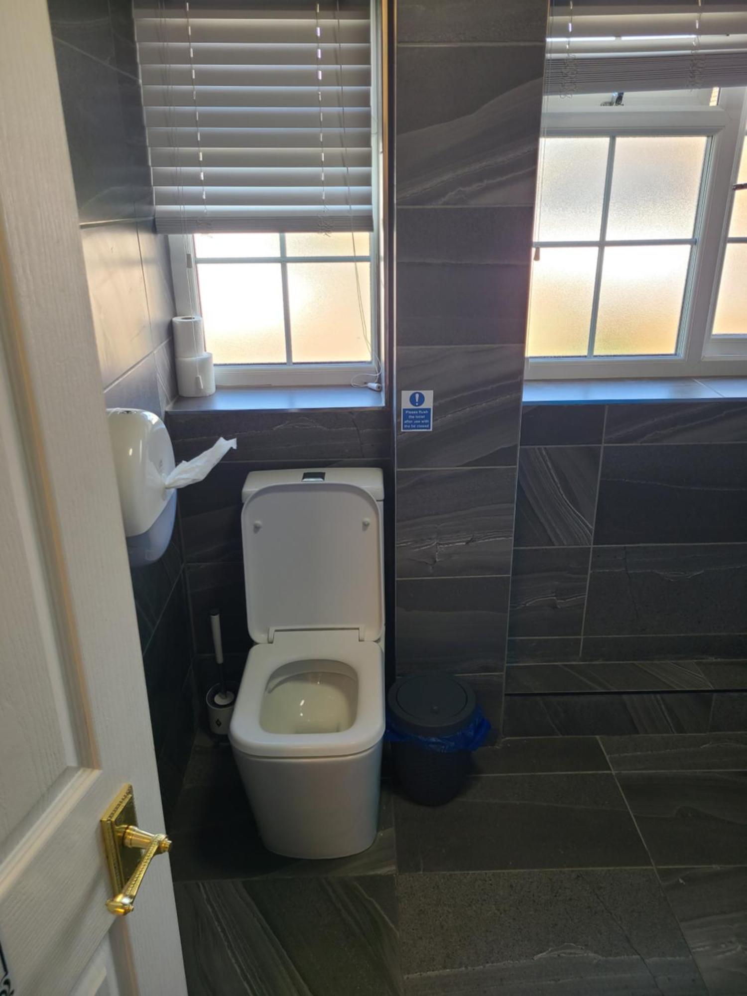 Roomz-Gatwick-London-Airport Parking-Travel Service Ifield Bagian luar foto